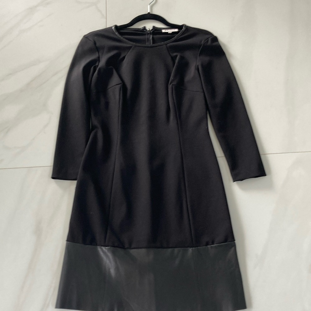 ⭐️CLEARANCE⭐️EUC Renvy size 4 dress.